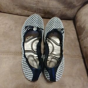 Dexflex Comfort Shoes black and white